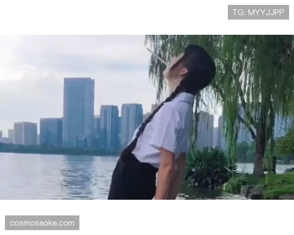 袁悦一发生活照，外卖也能拍成大片，感觉她活在另一个生活频道